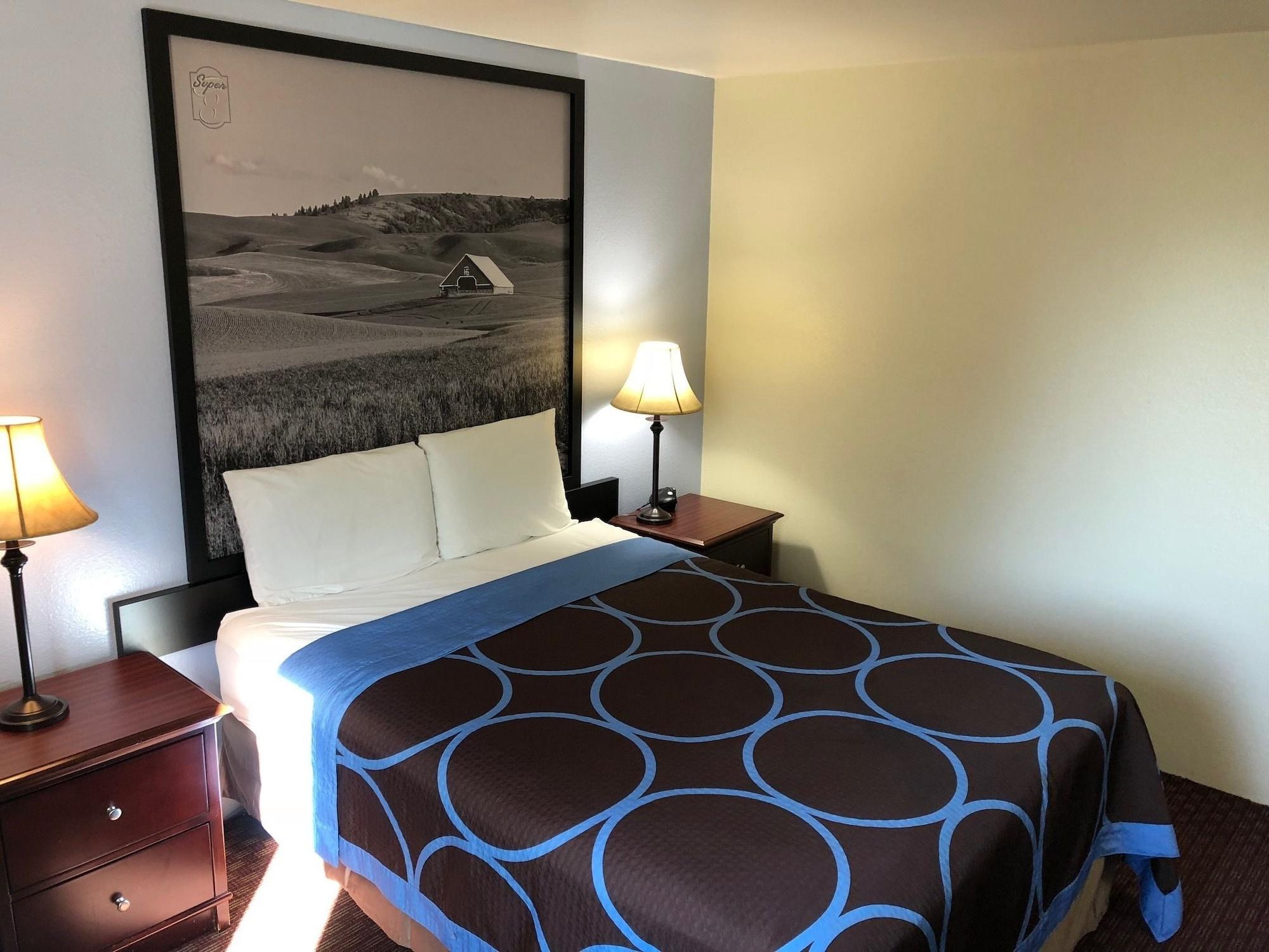 Super 8 By Wyndham Hotel 2*