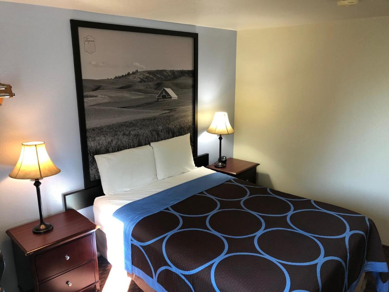 Super 8 By Wyndham Hotel