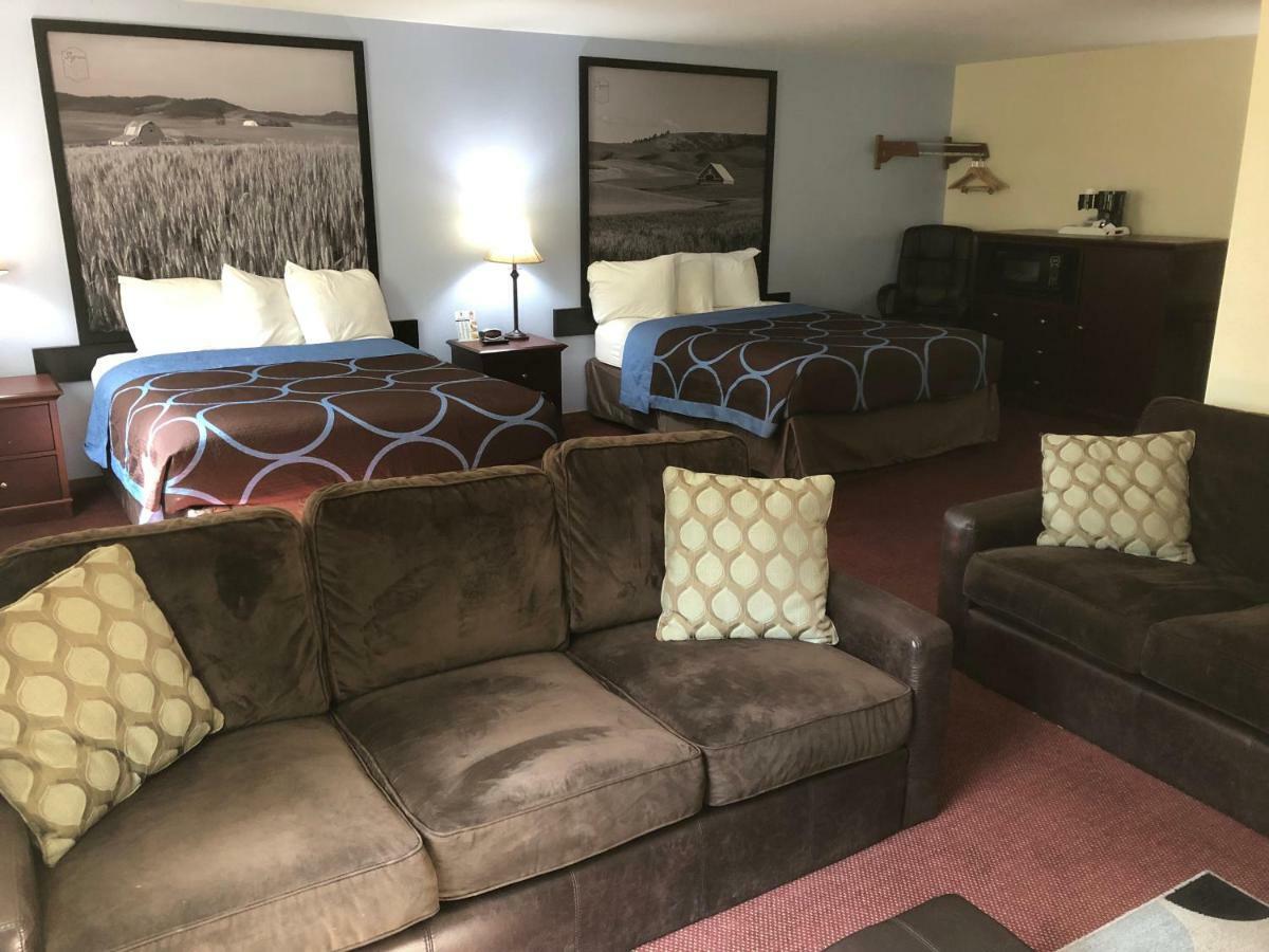 Super 8 By Wyndham Hotel 2*