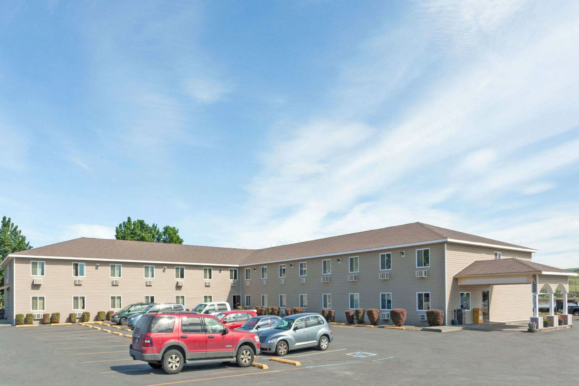 Hotel Super 8 By Wyndham 2*